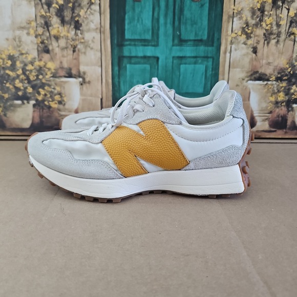 New Balance Shoes - Women's Size 9 B  New Balance 327 WS327BY Sea Salt Golden Hour Gum Running Shoes